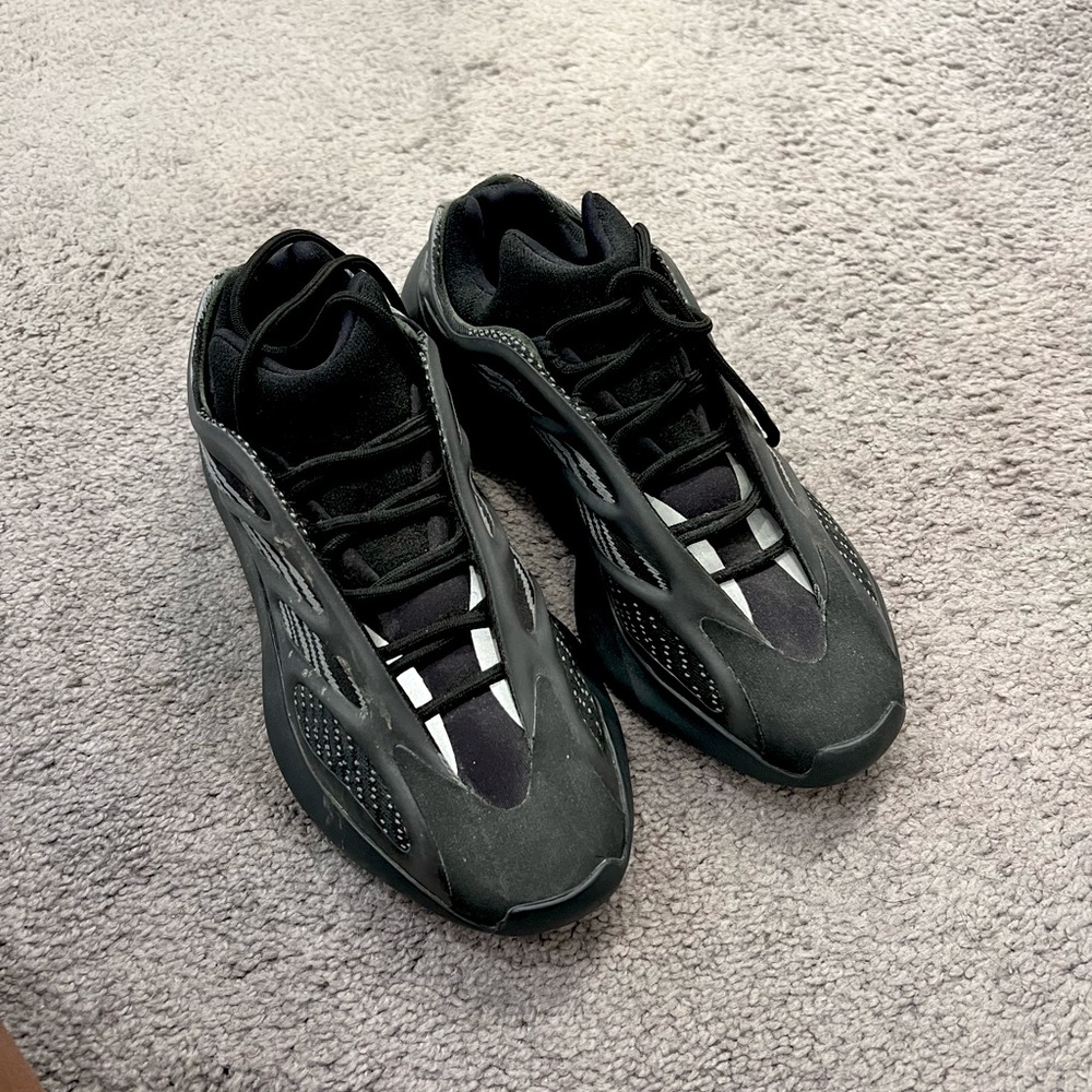 Adidas Yeezys 700